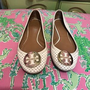Tory Burch Perforated Reva Ballet in Ivory gold logo size 7